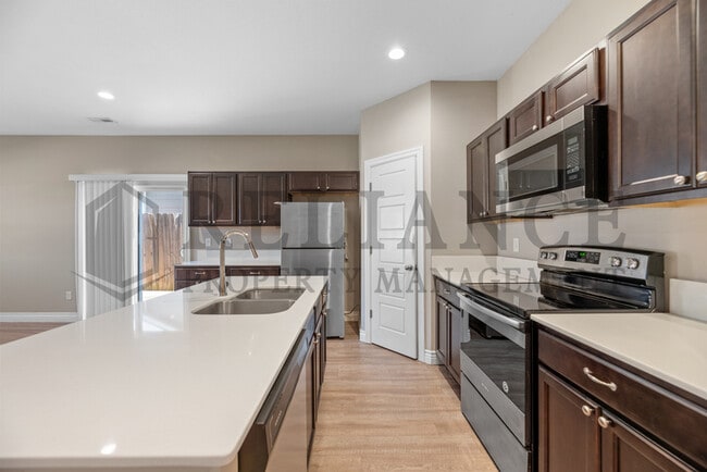 Building Photo - 5507 S Victoria St