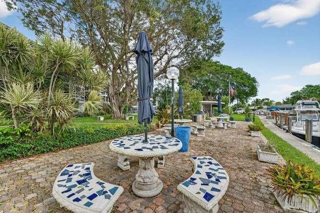 Building Photo - 1200 SW 12th Ave