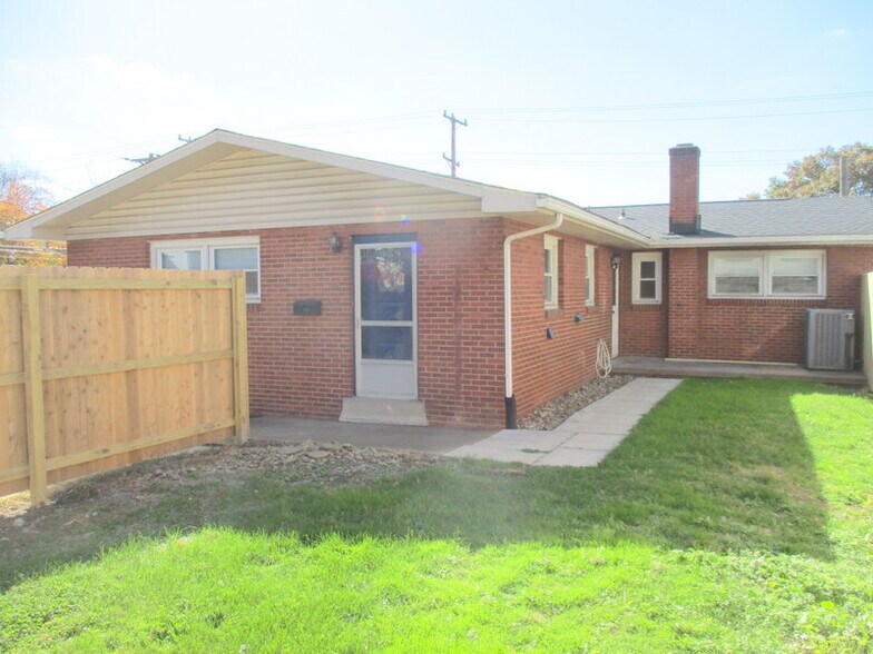 Building Photo - 538 State St