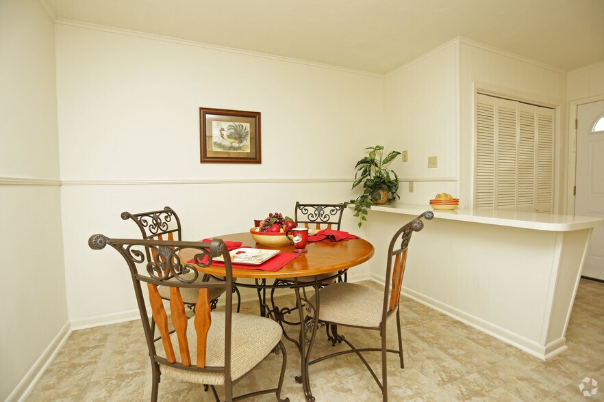 Interior Photo - Courtland Park