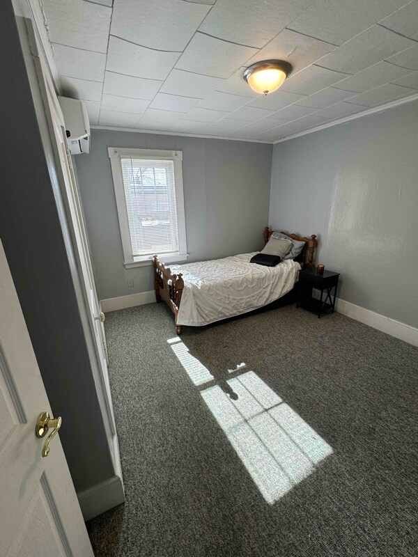 Building Photo - 461 Elm St