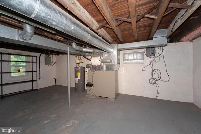 Building Photo - 732 N Tyson Ave