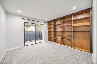 Building Photo - 3085 Walnut Bend Ln
