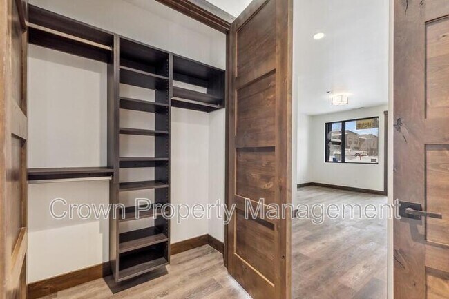 Building Photo - 317 Akers Ln