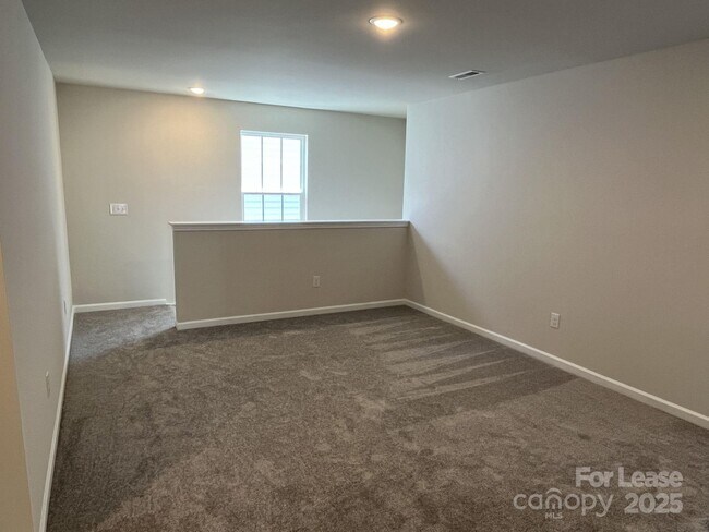 Building Photo - 11023 Daisy Ct