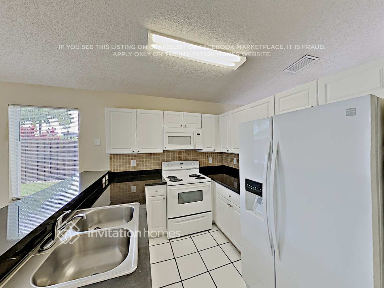 Building Photo - 16940 SW 142nd Pl