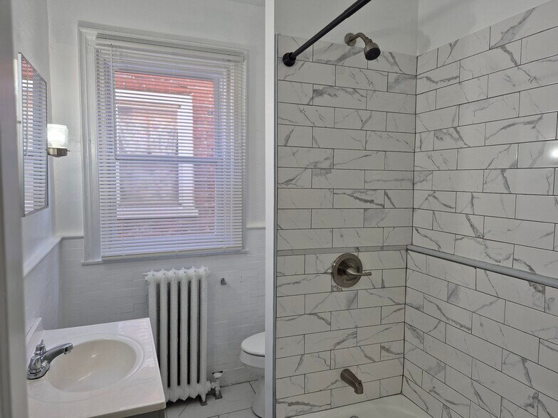 Building Photo - 20 S 61st St