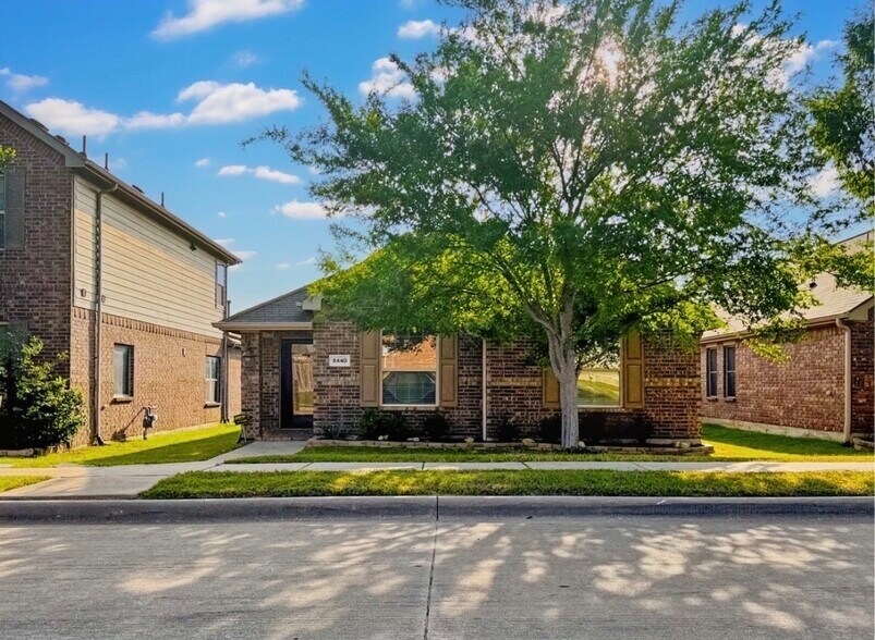 Building Photo - 8440 Gentian Dr