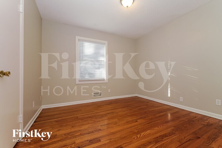 Building Photo - 8906 W 93rd St