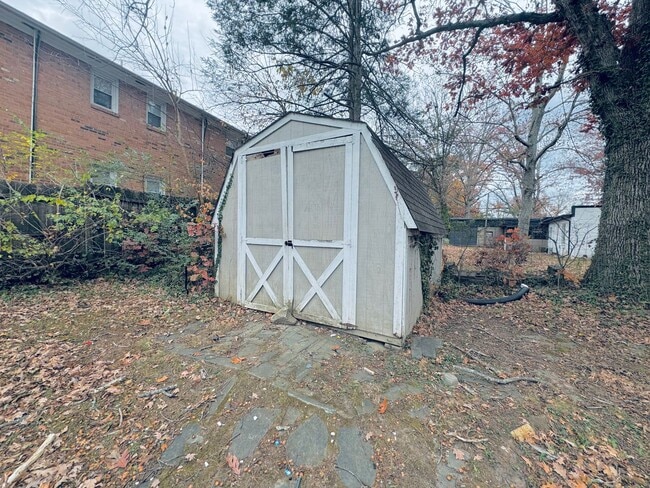 Building Photo - Timberlake Area House