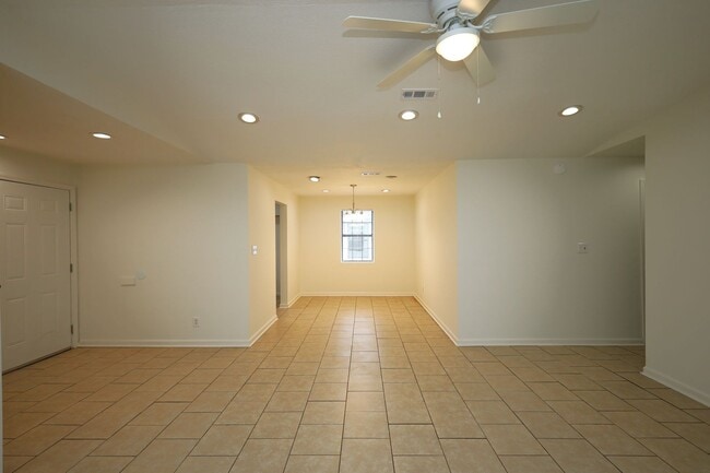 Building Photo - 2816 Kirkwood Cir