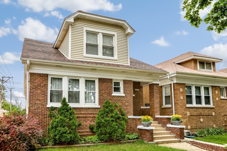 Building Photo - 4414 N Menard Ave