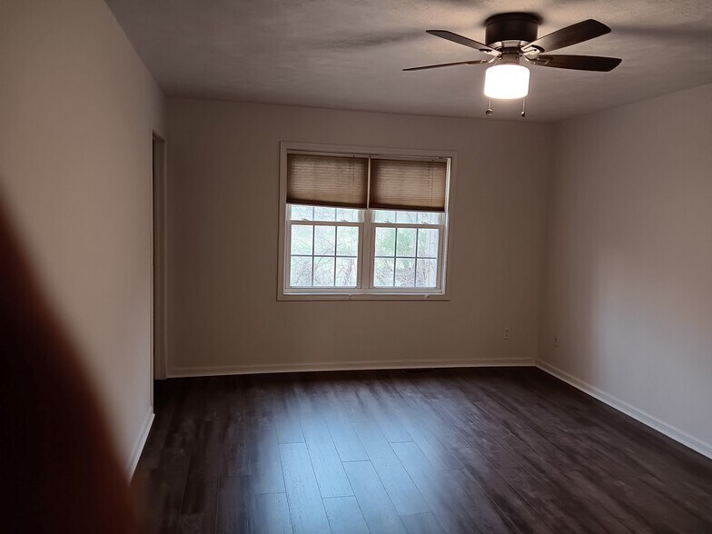 Building Photo - 2707 Fairway Dr