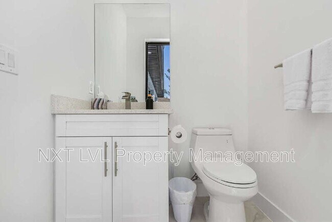 Building Photo - 318 SE 15th Terrace