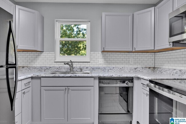 Building Photo - 2060 Montreat Dr