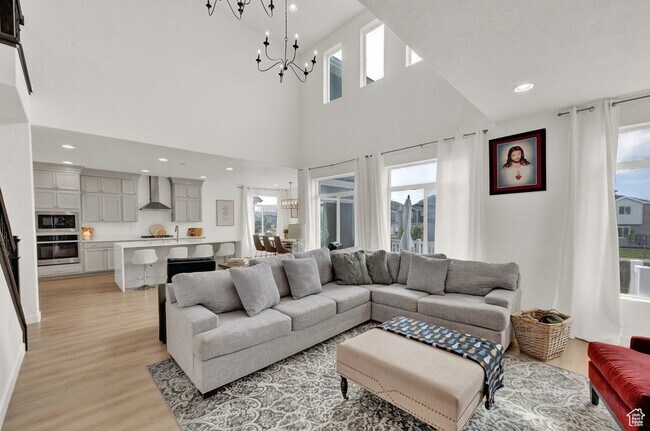 Building Photo - 15162 S Cantle Dr