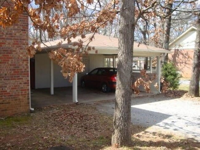 Building Photo - 1623 Huntington Dr