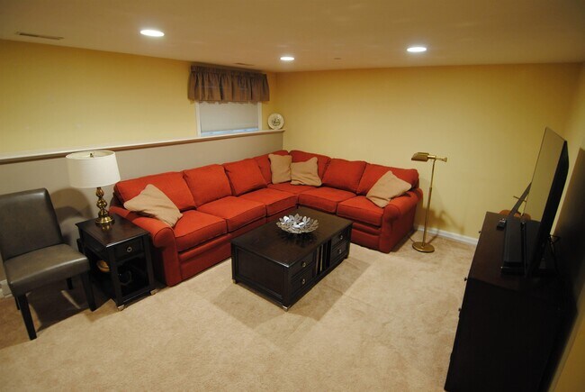 Building Photo - 81 Barrington Ave