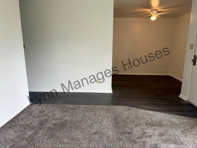Building Photo - Main Level Three Bedroom Now Ready!