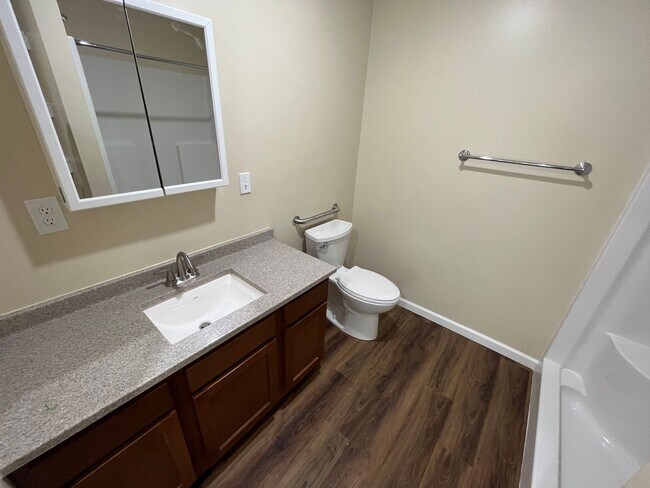 Building Photo - Wiese 141,143,145