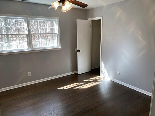 Building Photo - 2647 Hatfield Cir SE