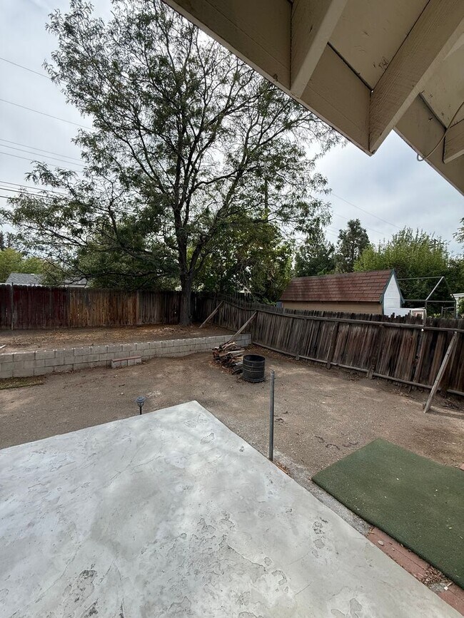 Building Photo - 433 Oleander Way