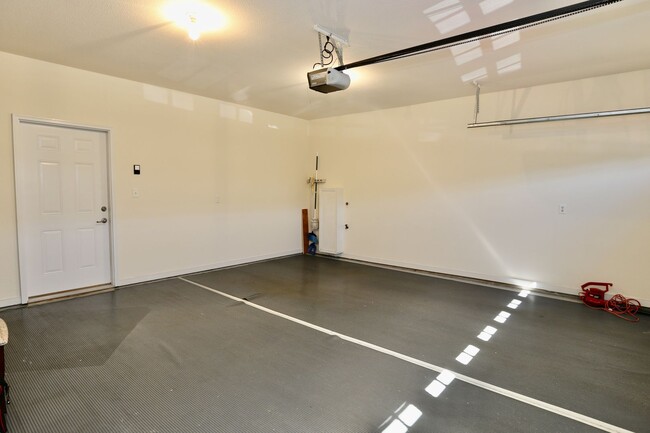 Building Photo - 3-Bedoom 1-Story Condo In Eagle Pointe! St...