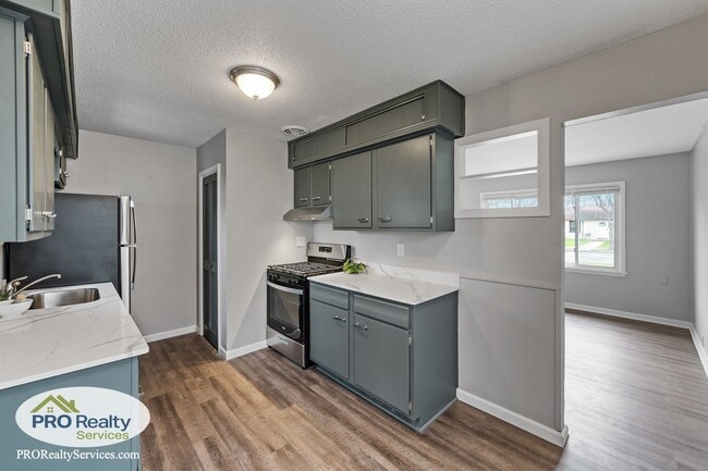 Building Photo - 2 Bedroom Home