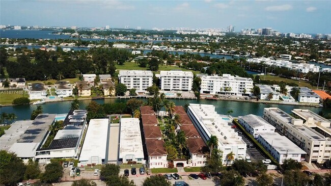 Building Photo - 1205 Marseille Dr
