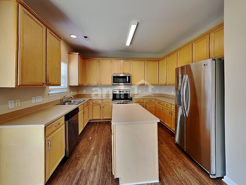 Building Photo - 1036 Reigate Rd