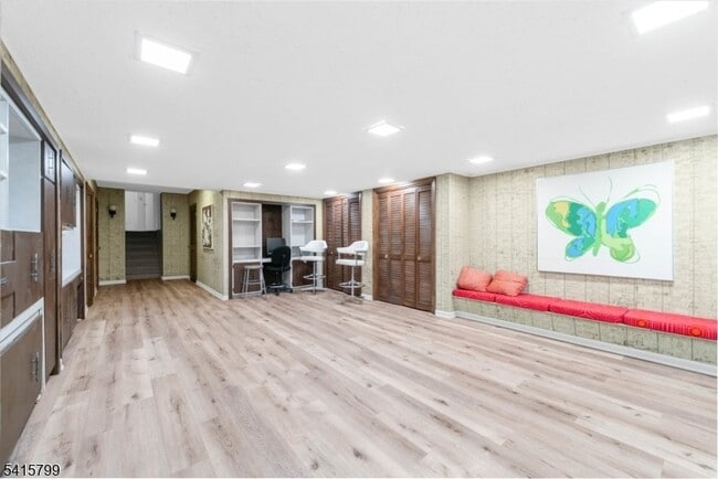 Building Photo - 300 Old York Rd