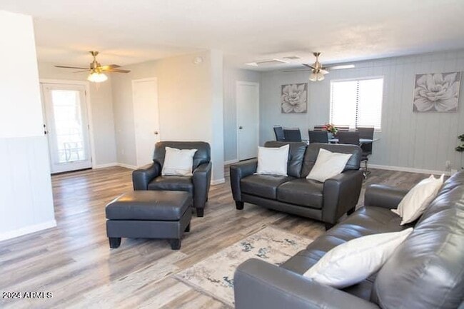 Building Photo - 1025 N Menze St