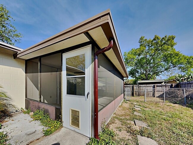 Building Photo - 2709 Mnr Hl Dr