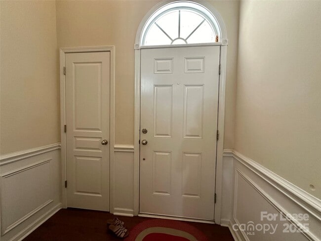 Building Photo - 835 Skybrook Falls Dr