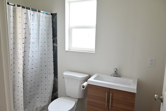 Building Photo - 10701 1/2 Doty Ave