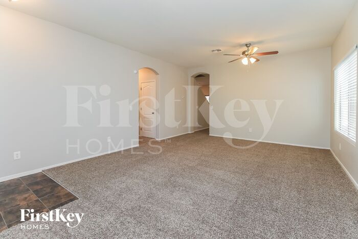 Building Photo - 617 E Payton Cir