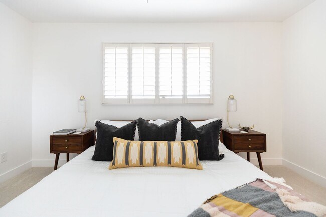 Building Photo - Tempe Beauty! 2199 Sq Ft 4 bedroom 2 bath ...