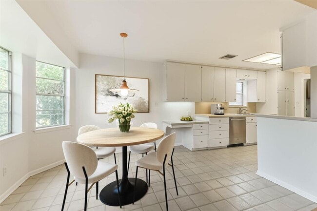 Building Photo - 8419 Stroud Dr