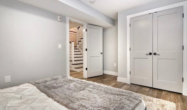 Building Photo - 15 W Bellflower St