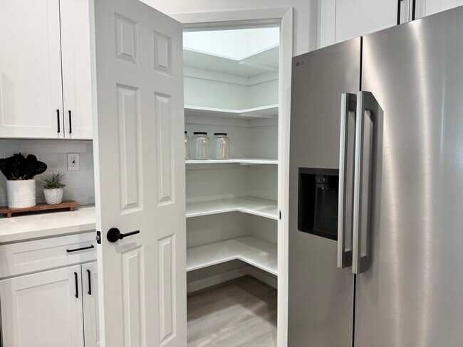 Building Photo - 297 Mildred St