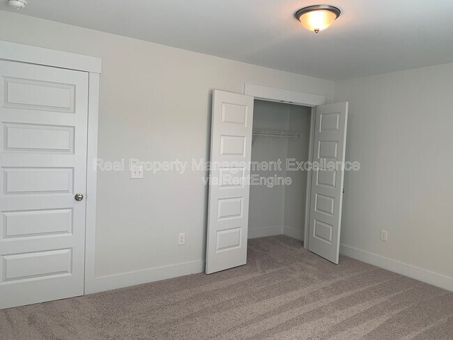 Building Photo - 150 Steppe Wy