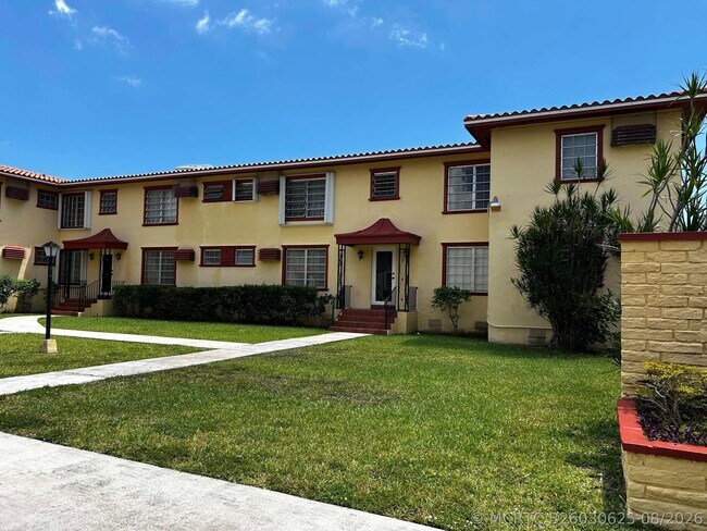 Building Photo - 661 SW 11th St