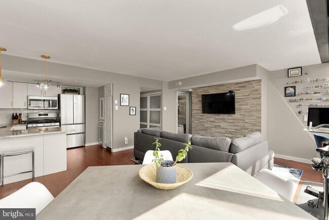 Building Photo - 1245 13th St NW