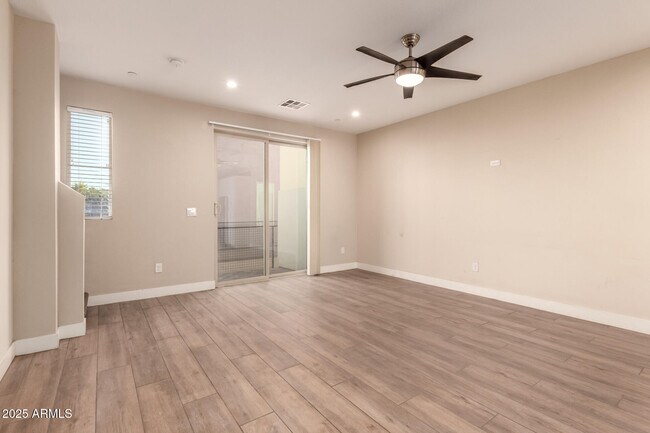 Building Photo - 820 N 8th Ave