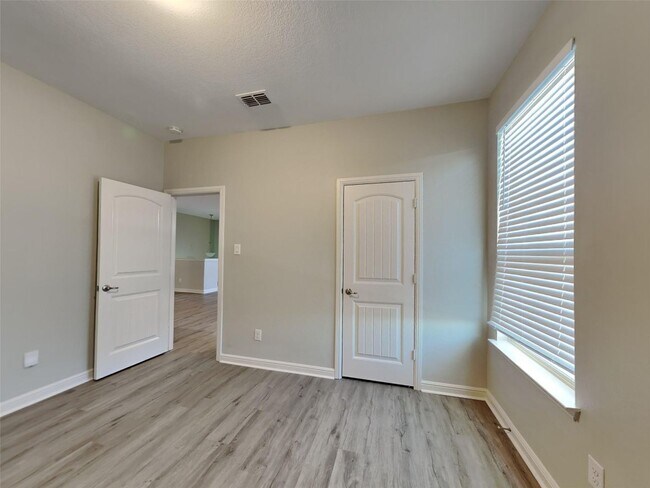 Building Photo - 5BR/4BA | Updated Single Family Home | 2-Car Garage | Gated backyard