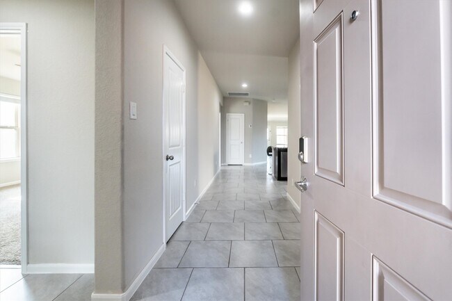 Building Photo - 3206 Sumac Dr