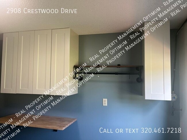 Building Photo - 2908 Crestwood Dr NE