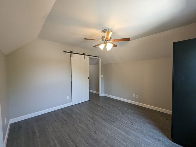 Building Photo - 1 Bedroom • 1 Bath Duplex on 23rd Street!