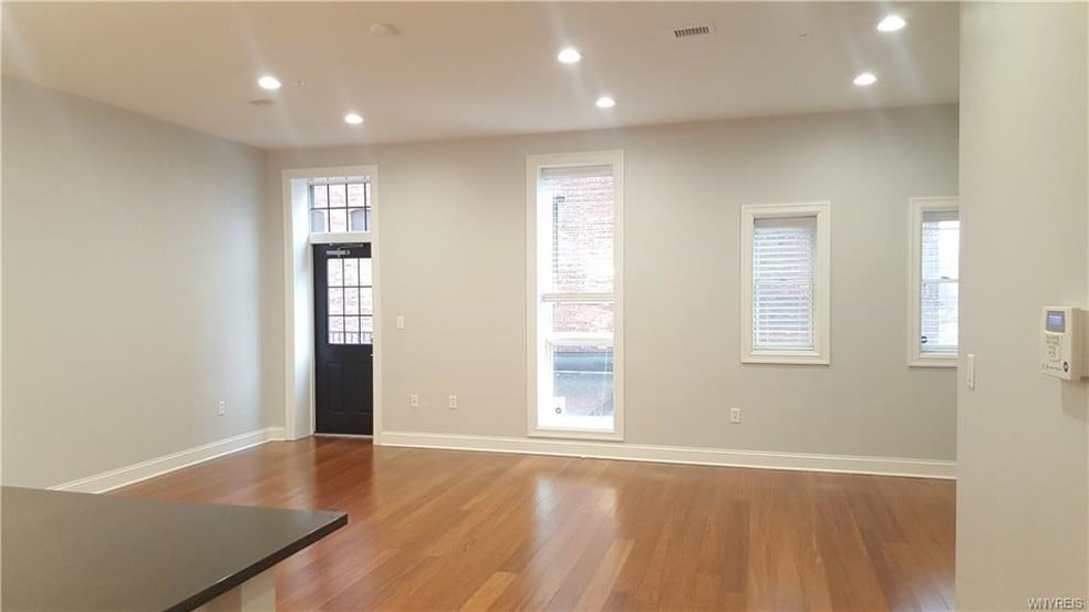 Building Photo - 220 Franklin St