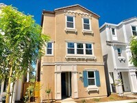 Building Photo - Beautiful tri-level 3 Bd/2.5 Ba, 2000 sf single-family house in Pleasant Hill available December ...